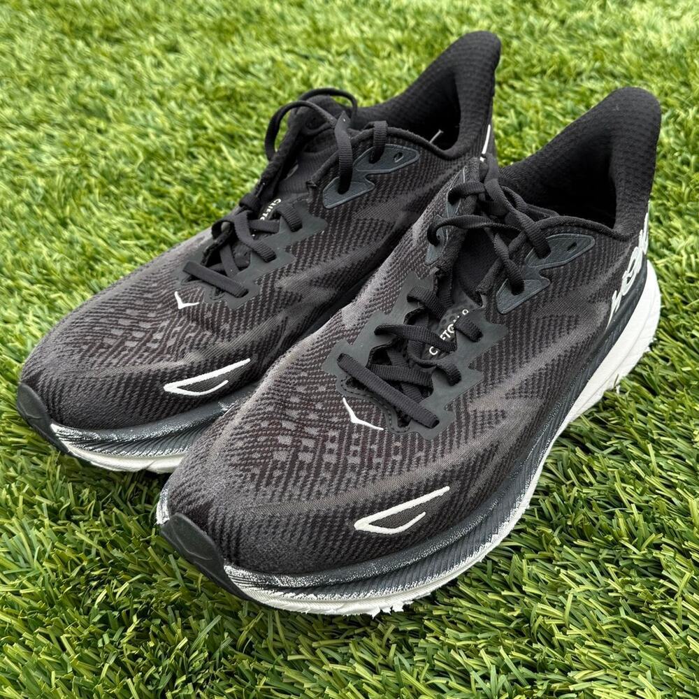 Hoka One One Clifton 9 Running Trainers Black White Size US 10.5